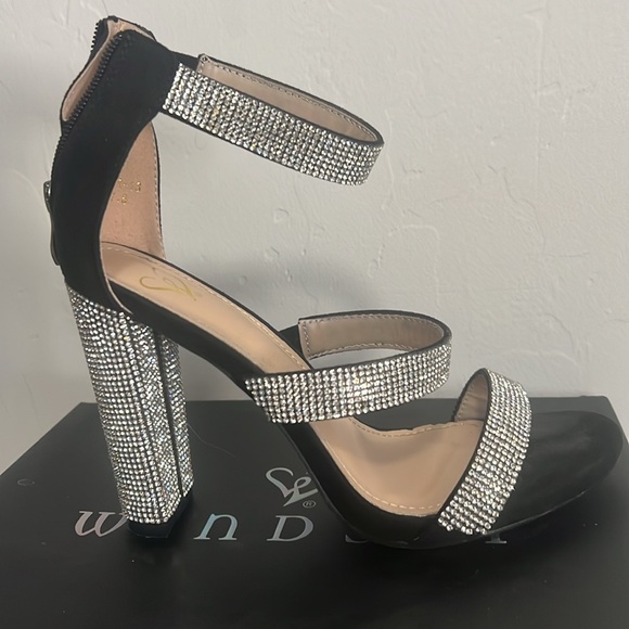 Sparkly black, block heel - Picture 3 of 7